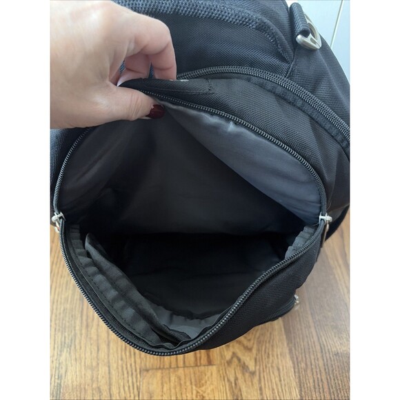 Swiss Gear Airflow Tech  Backpack - Picture 5 of 7
